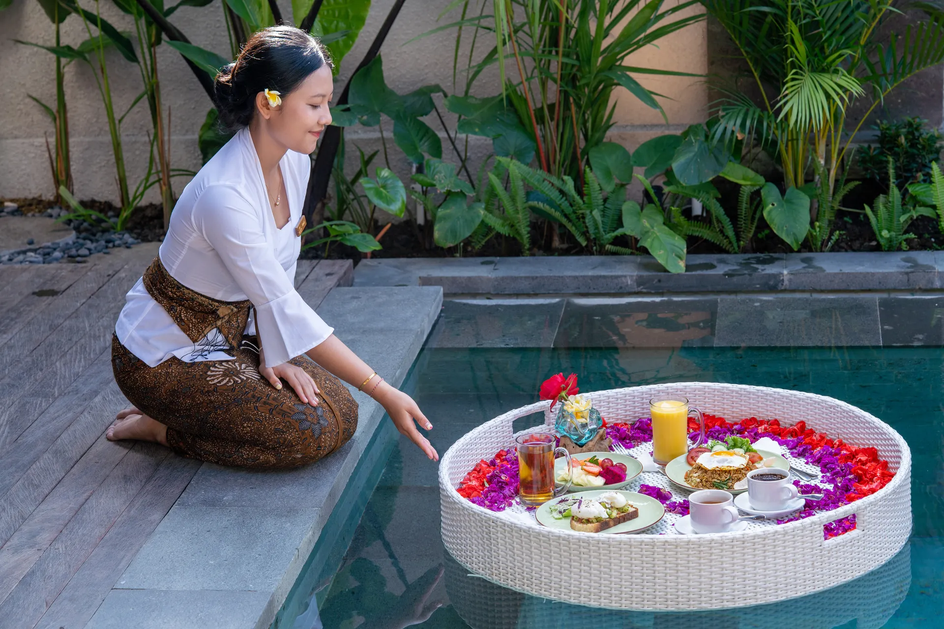 Floating breakfast preparation