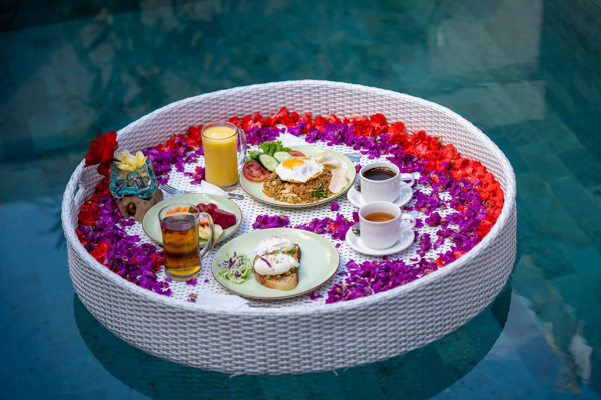 Floating breakfast in pool